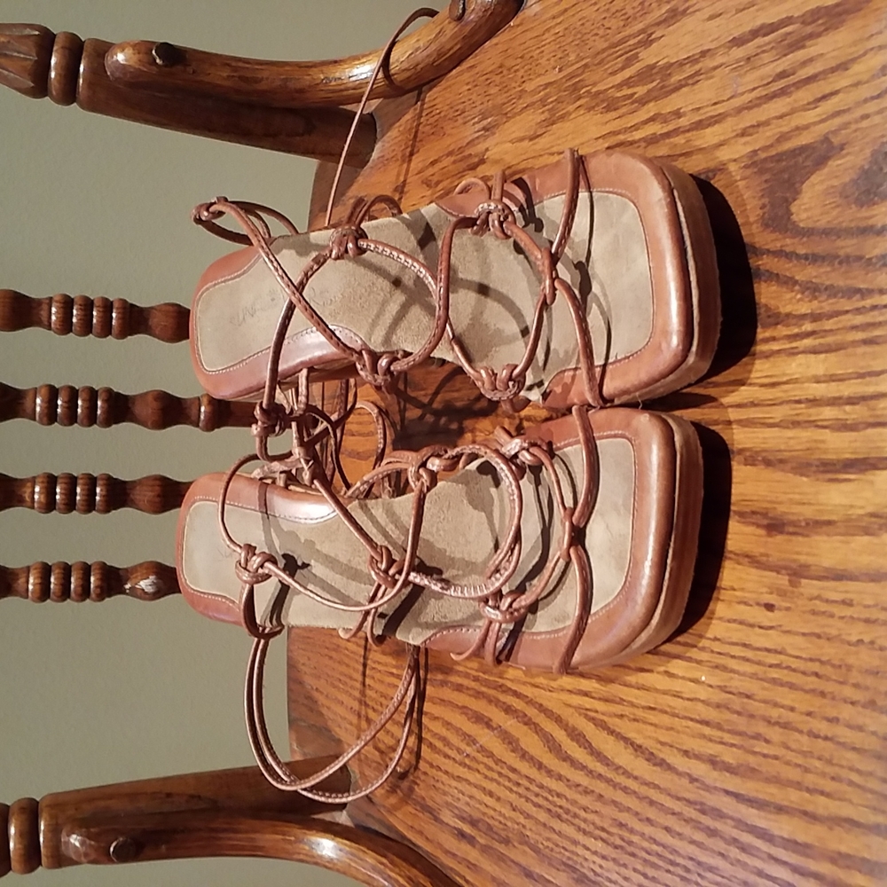 Sun flowers Leather And Wood Tie Ankle Sandals Size 7